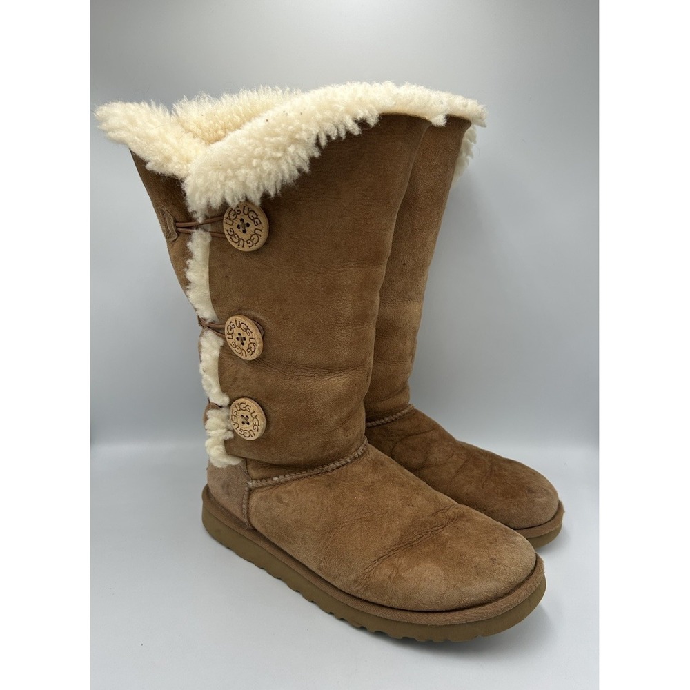 UGG Bailey Button Triplet Chestnut Brown Suede Shearling Boots Round Toe Size 9
